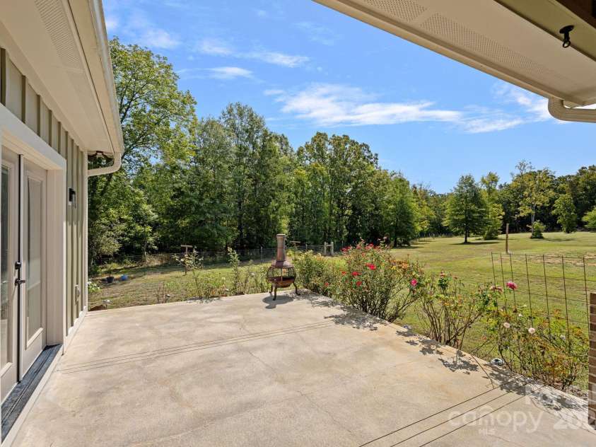 5510 Hoodtown Road, Sharon, SC 29742.  MLS# CAR4182938, YatesRealty ID 4135. Off primary bedroom
