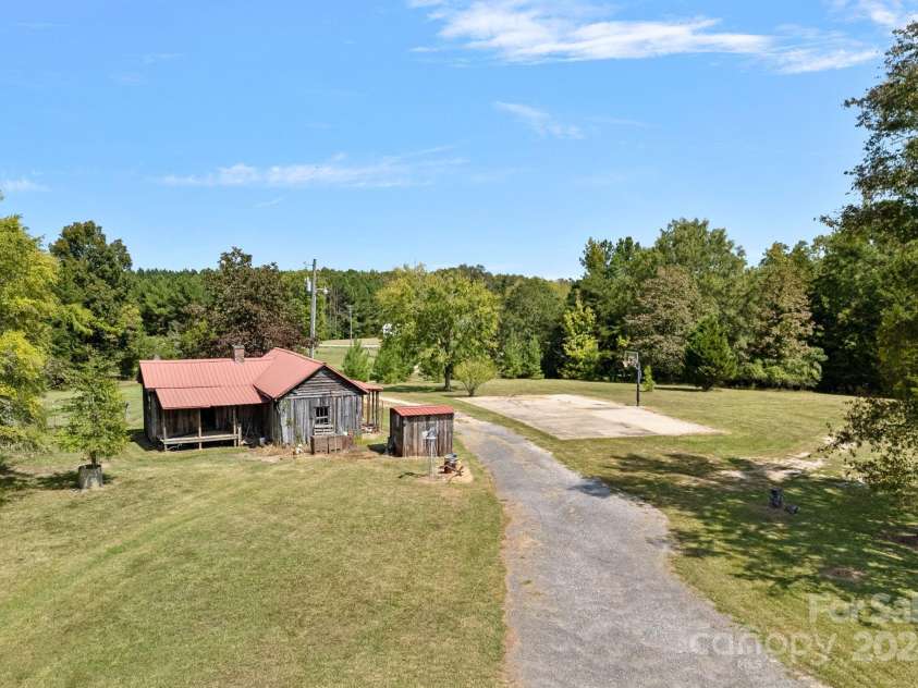 5510 Hoodtown Road, Sharon, SC 29742.  MLS# CAR4182938, YatesRealty ID 4135. Old (un-livable) original homestead