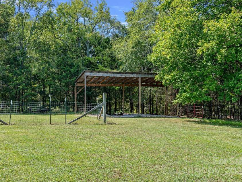 5510 Hoodtown Road, Sharon, SC 29742.  MLS# CAR4182938, YatesRealty ID 4135. Run-in or tractor shelter