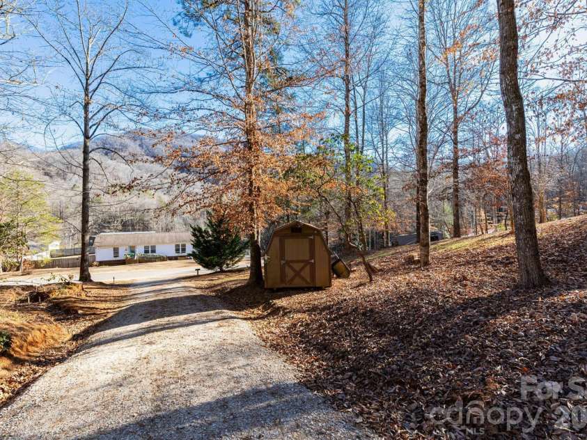 87 Hickory Nut Trace, Old Fort, NC 28762.  MLS# CAR4335774, YatesRealty ID 4135. Driveway