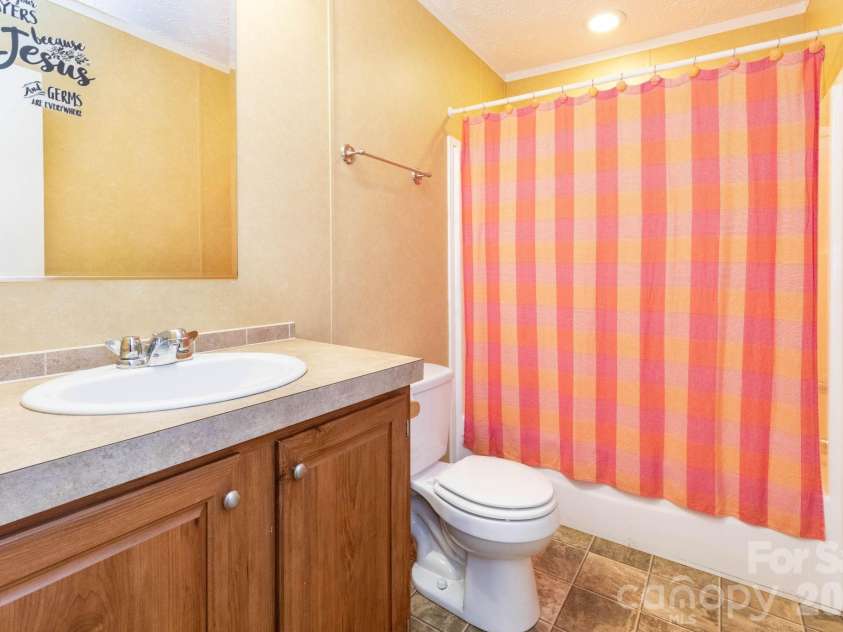 87 Hickory Nut Trace, Old Fort, NC 28762.  MLS# CAR4335774, YatesRealty ID 4135. Full Bath