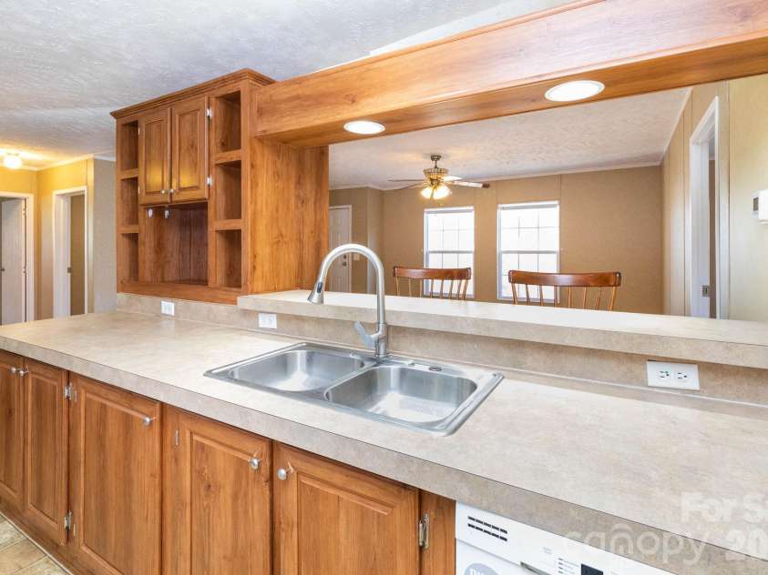 87 Hickory Nut Trace, Old Fort, NC 28762.  MLS# CAR4335774, YatesRealty ID 4135. Kitchen