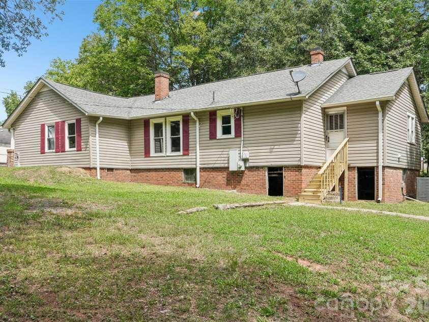 35 Marsh Avenue, Wadesboro, NC 28170.  MLS# CAR4408117, YatesRealty ID 41351. 