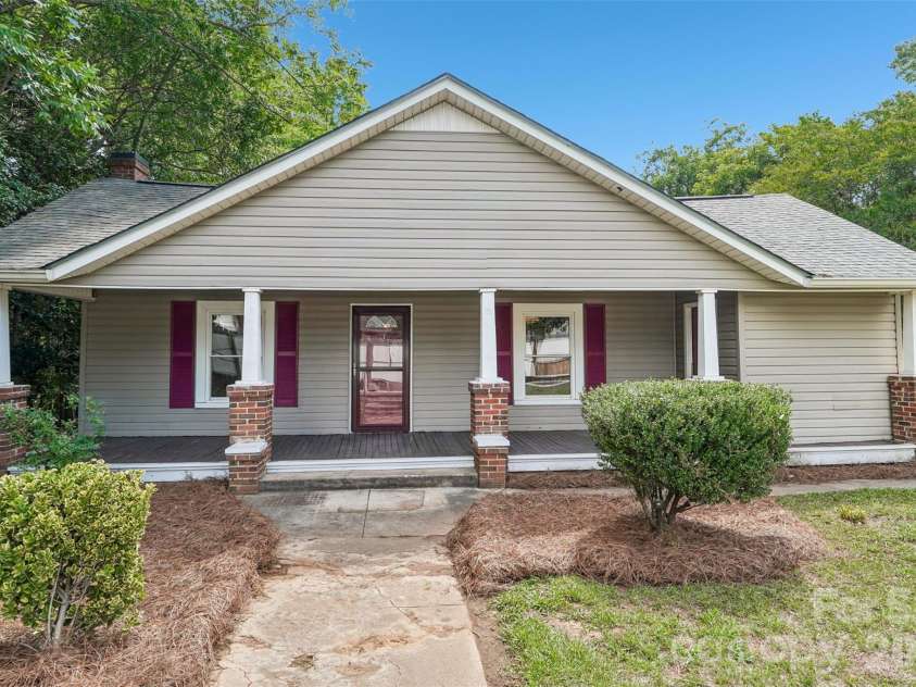 35 Marsh Avenue, Wadesboro, NC 28170.  MLS# CAR4408117, YatesRealty ID 41351. 