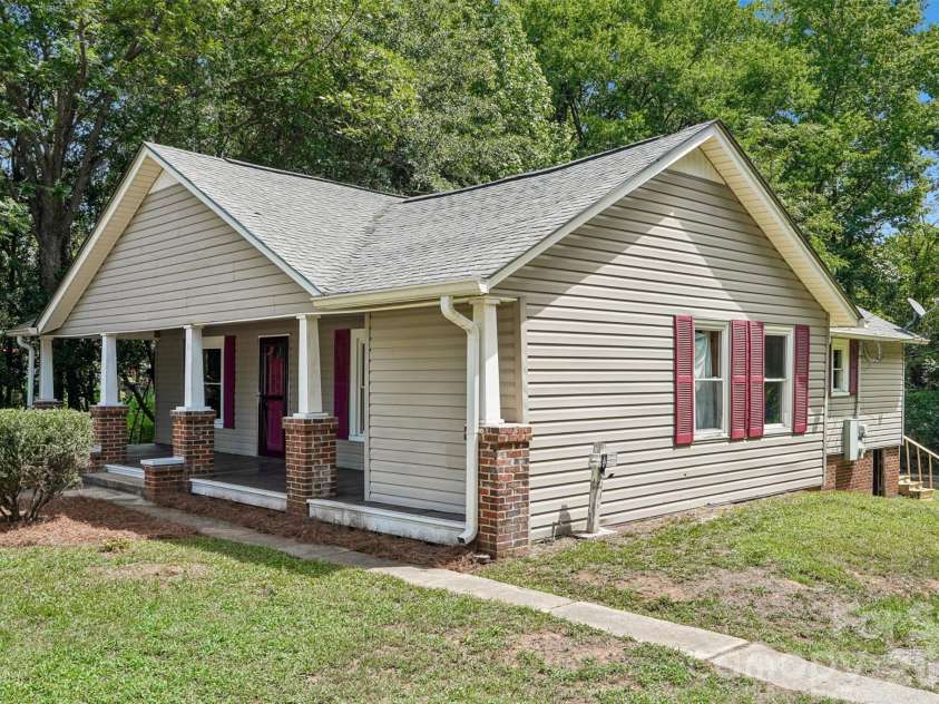 35 Marsh Avenue, Wadesboro, NC 28170.  MLS# CAR4408117, YatesRealty ID 41351. 