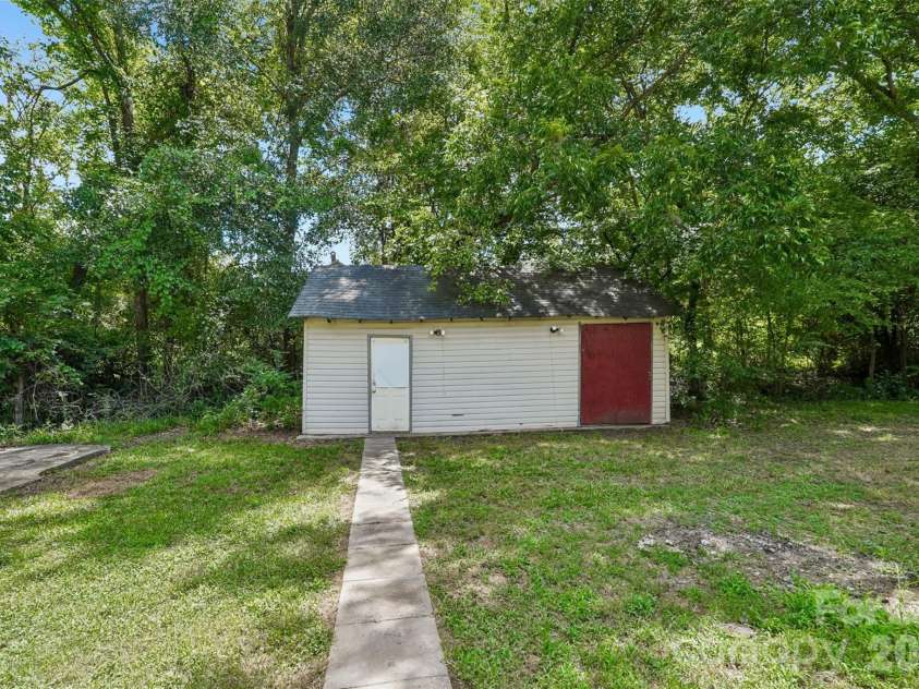 35 Marsh Avenue, Wadesboro, NC 28170.  MLS# CAR4408117, YatesRealty ID 41351. 
