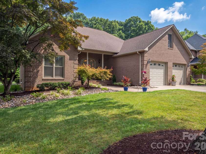 725 Hanna Woods Drive, Cramerton, NC 28032.  MLS# CAR4407997, YatesRealty ID 41355. 