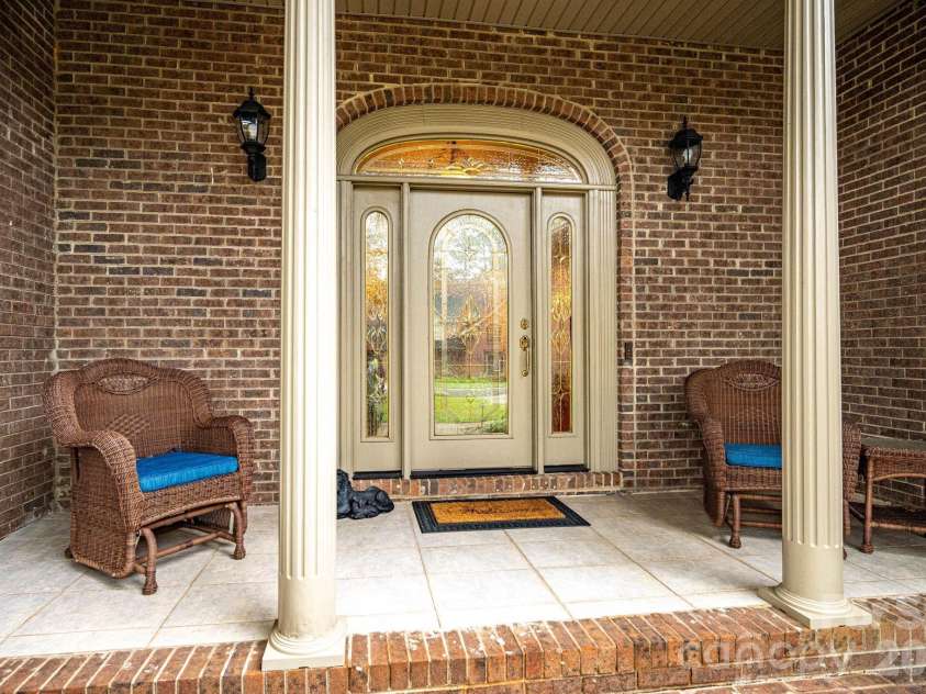 725 Hanna Woods Drive, Cramerton, NC 28032.  MLS# CAR4407997, YatesRealty ID 41355. 