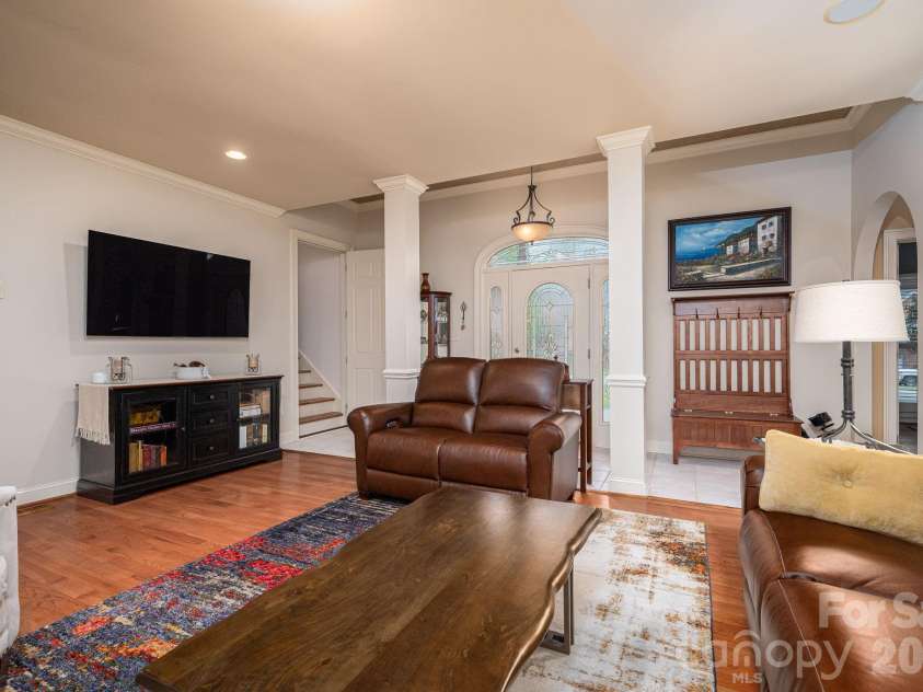 725 Hanna Woods Drive, Cramerton, NC 28032.  MLS# CAR4407997, YatesRealty ID 41355. 