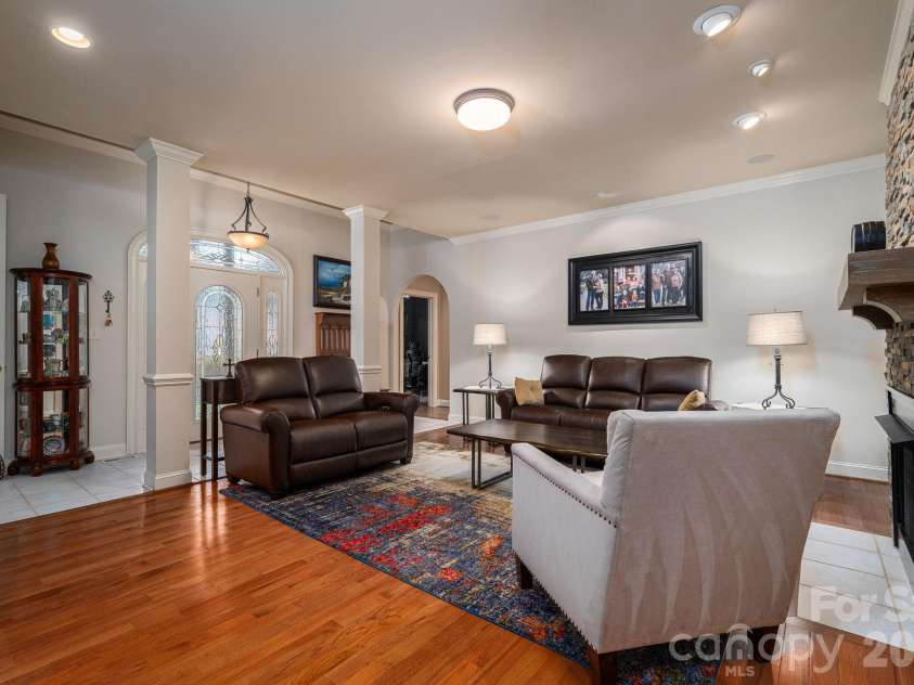 725 Hanna Woods Drive, Cramerton, NC 28032.  MLS# CAR4407997, YatesRealty ID 41355. 