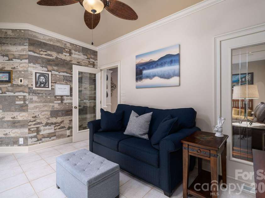 725 Hanna Woods Drive, Cramerton, NC 28032.  MLS# CAR4407997, YatesRealty ID 41355. 
