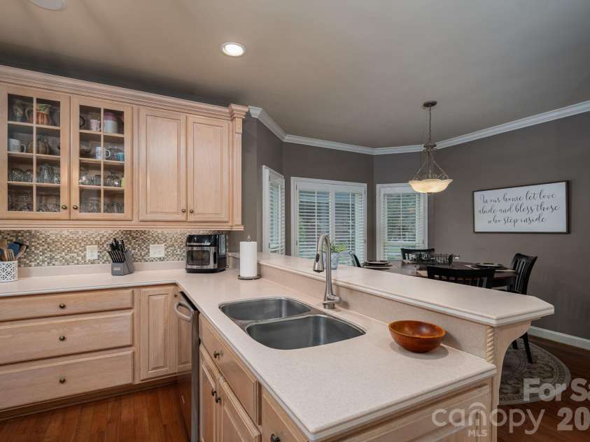 725 Hanna Woods Drive, Cramerton, NC 28032.  MLS# CAR4407997, YatesRealty ID 41355. 