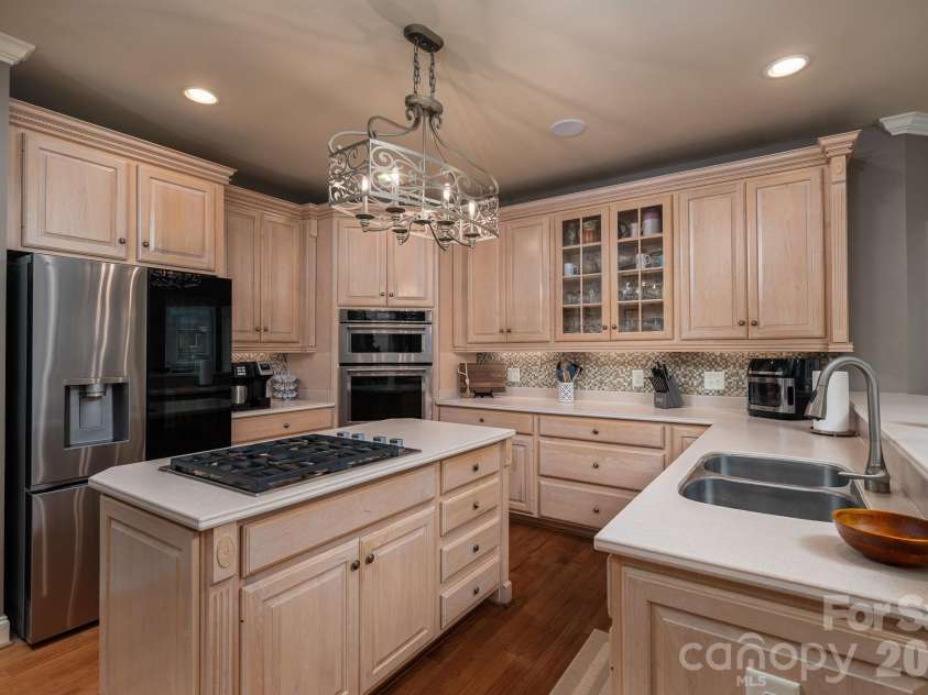 725 Hanna Woods Drive, Cramerton, NC 28032.  MLS# CAR4407997, YatesRealty ID 41355. 