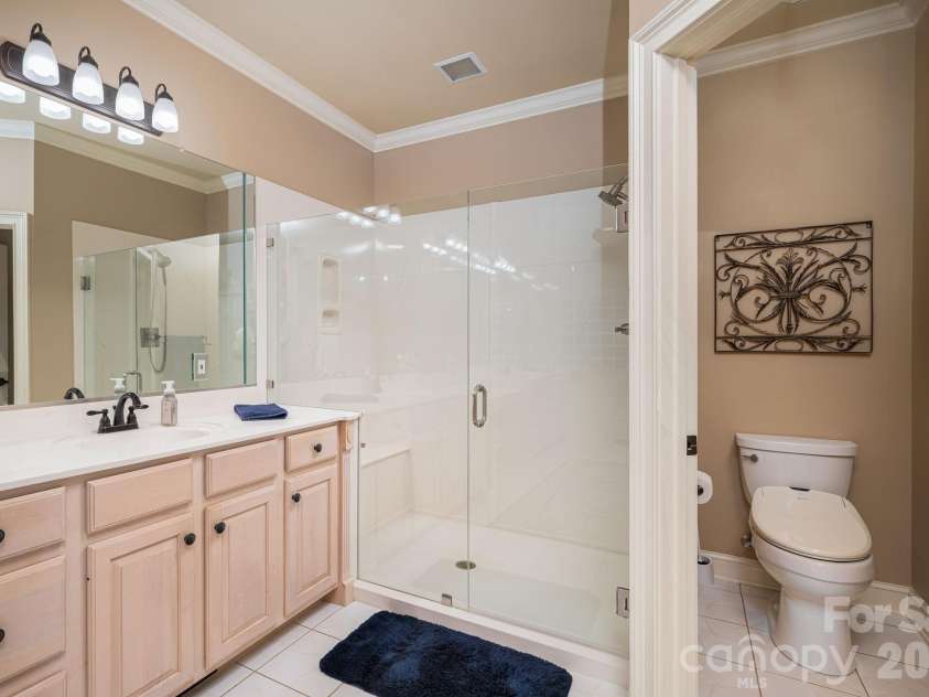 725 Hanna Woods Drive, Cramerton, NC 28032.  MLS# CAR4407997, YatesRealty ID 41355. 