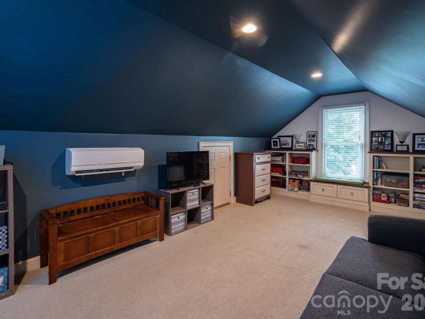 725 Hanna Woods Drive, Cramerton, NC 28032.  MLS# CAR4407997, YatesRealty ID 41355. 
