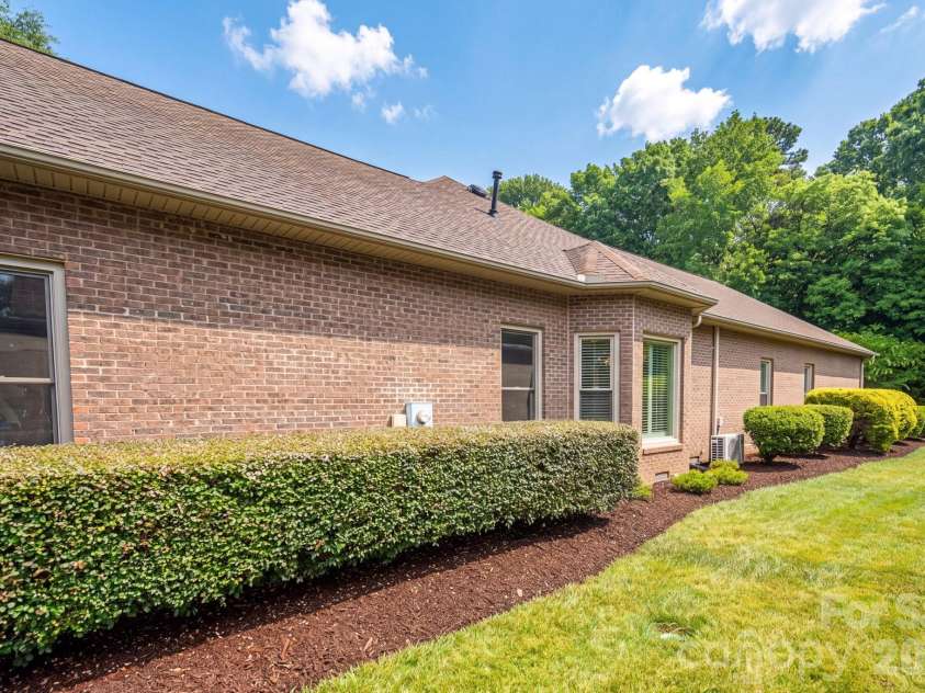 725 Hanna Woods Drive, Cramerton, NC 28032.  MLS# CAR4407997, YatesRealty ID 41355. 