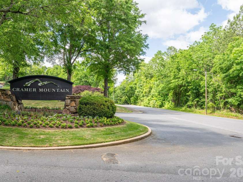 725 Hanna Woods Drive, Cramerton, NC 28032.  MLS# CAR4407997, YatesRealty ID 41355. 