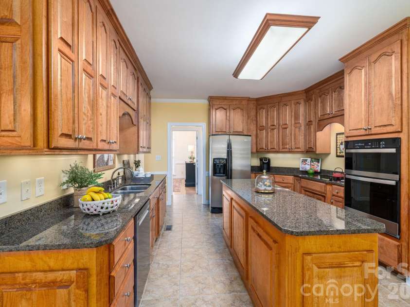 5059 Graystone Estates Drive, Belmont, NC 28012.  MLS# CAR4391332, YatesRealty ID 41358. 