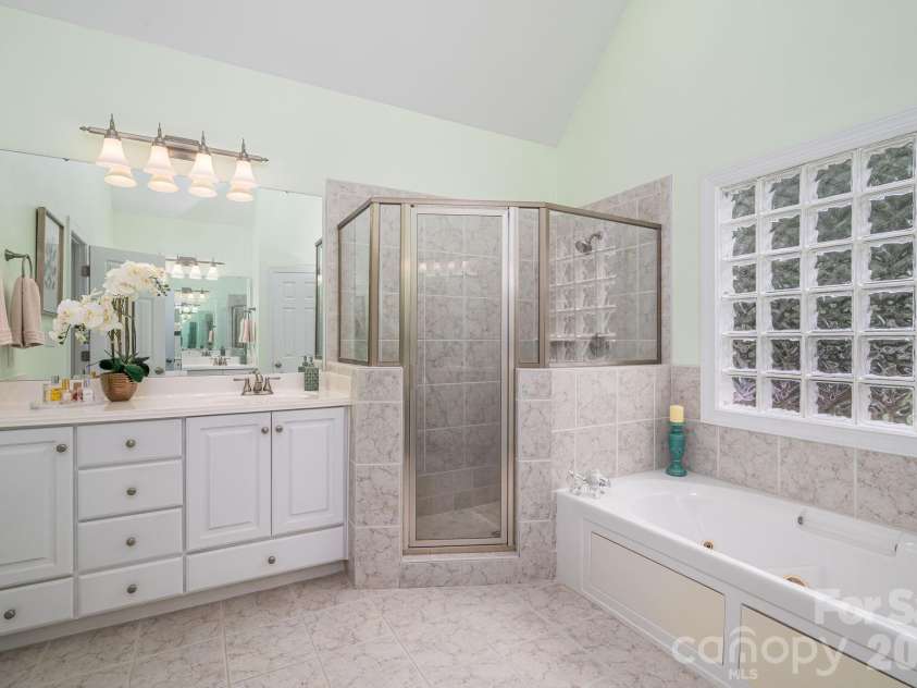 5059 Graystone Estates Drive, Belmont, NC 28012.  MLS# CAR4391332, YatesRealty ID 41358. 