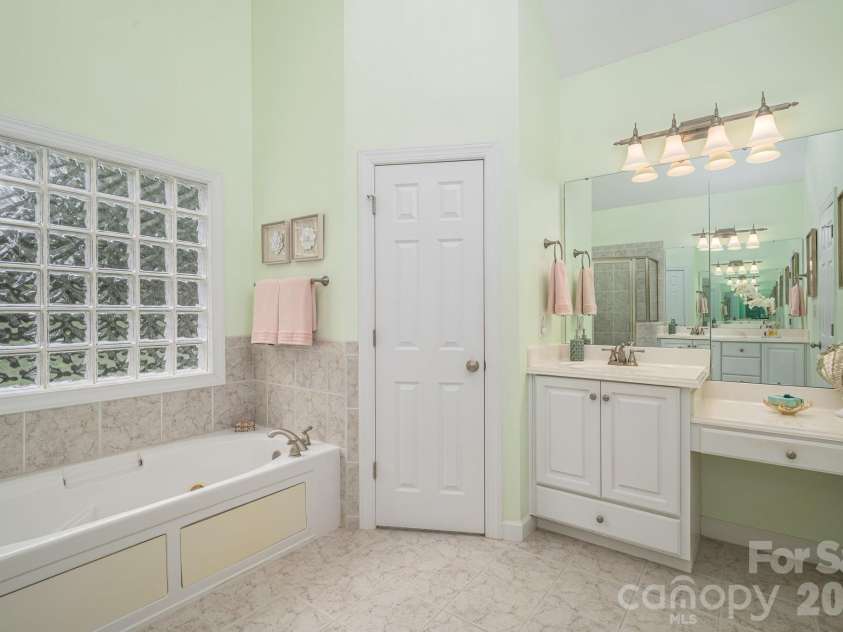 5059 Graystone Estates Drive, Belmont, NC 28012.  MLS# CAR4391332, YatesRealty ID 41358. 