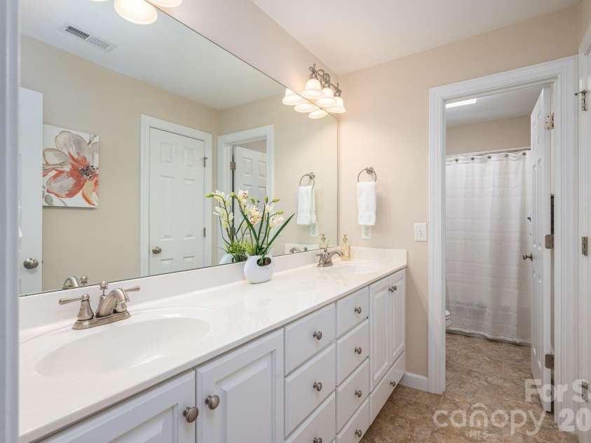 5059 Graystone Estates Drive, Belmont, NC 28012.  MLS# CAR4391332, YatesRealty ID 41358. 