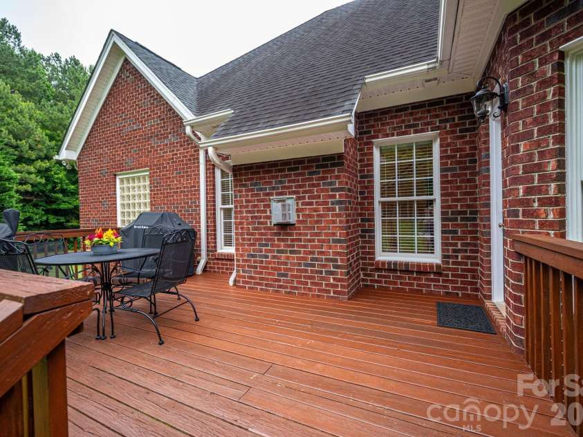 5059 Graystone Estates Drive, Belmont, NC 28012.  MLS# CAR4391332, YatesRealty ID 41358. 