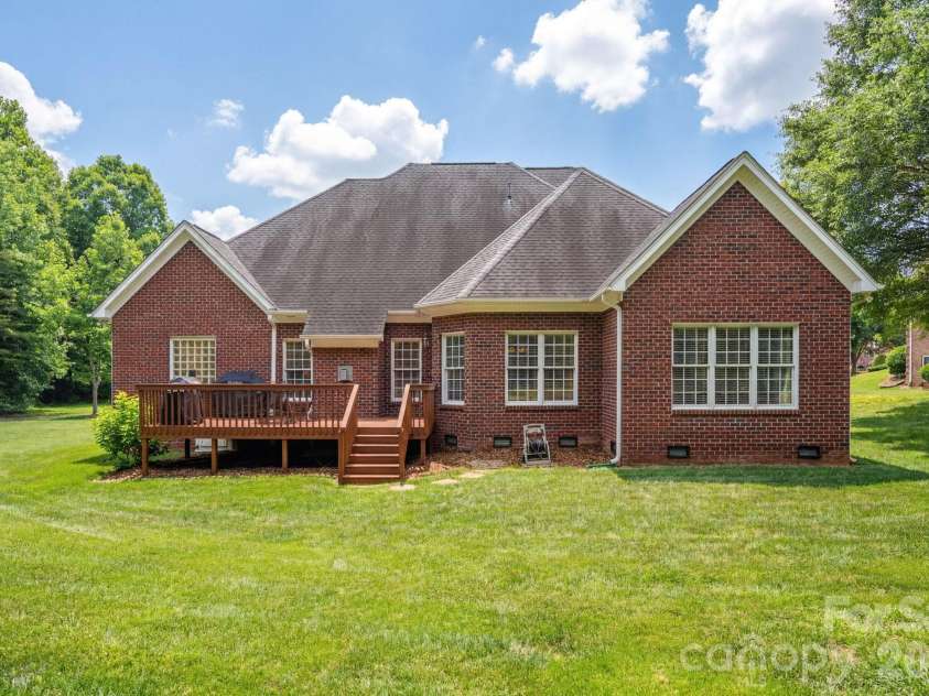 5059 Graystone Estates Drive, Belmont, NC 28012.  MLS# CAR4391332, YatesRealty ID 41358. 