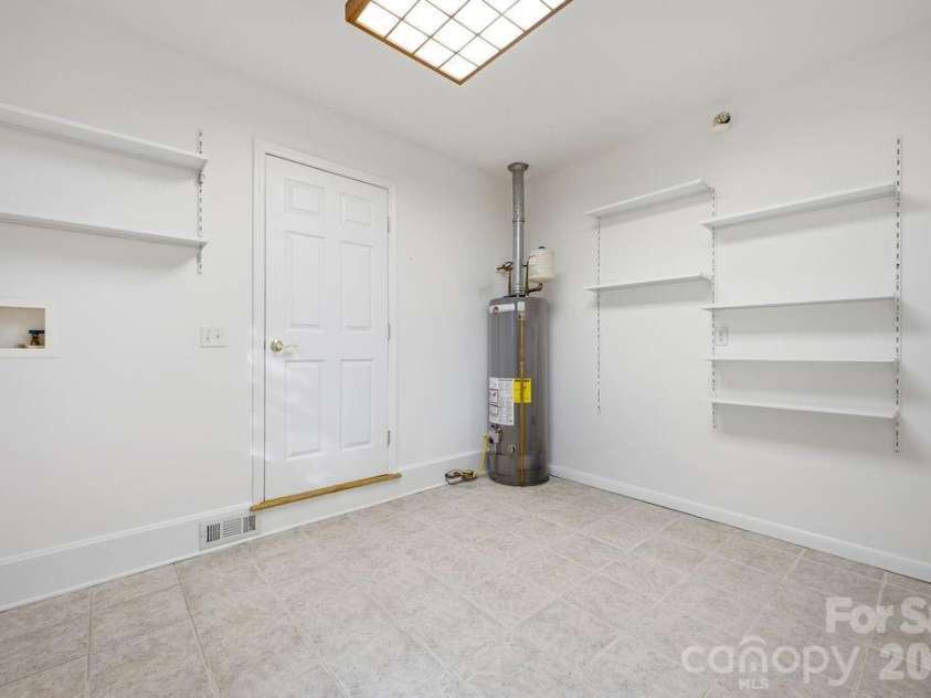 216 Lyndale Road, Hendersonville, NC 28739.  MLS# CAR4409537, YatesRealty ID 41359. 