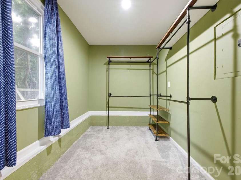 216 Lyndale Road, Hendersonville, NC 28739.  MLS# CAR4409537, YatesRealty ID 41359. 
