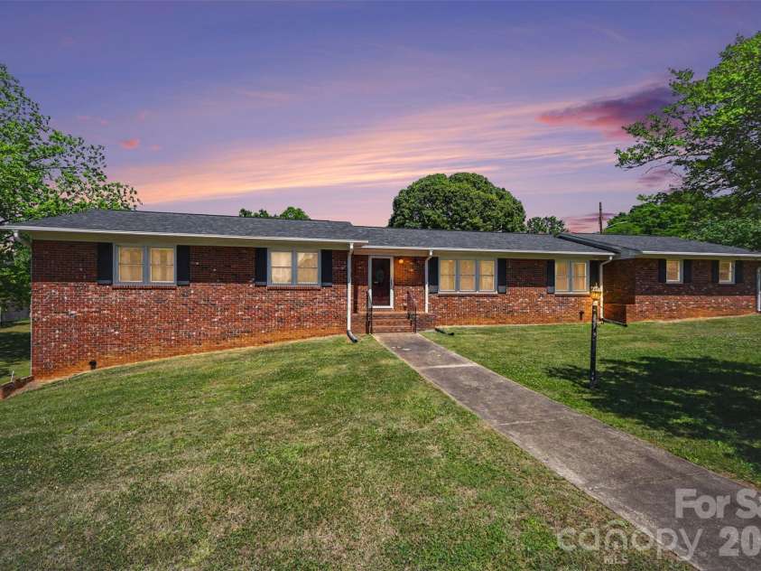 1300 Briarcliff Road, Shelby, NC 28152.  MLS# CAR4375199, YatesRealty ID 41360. 