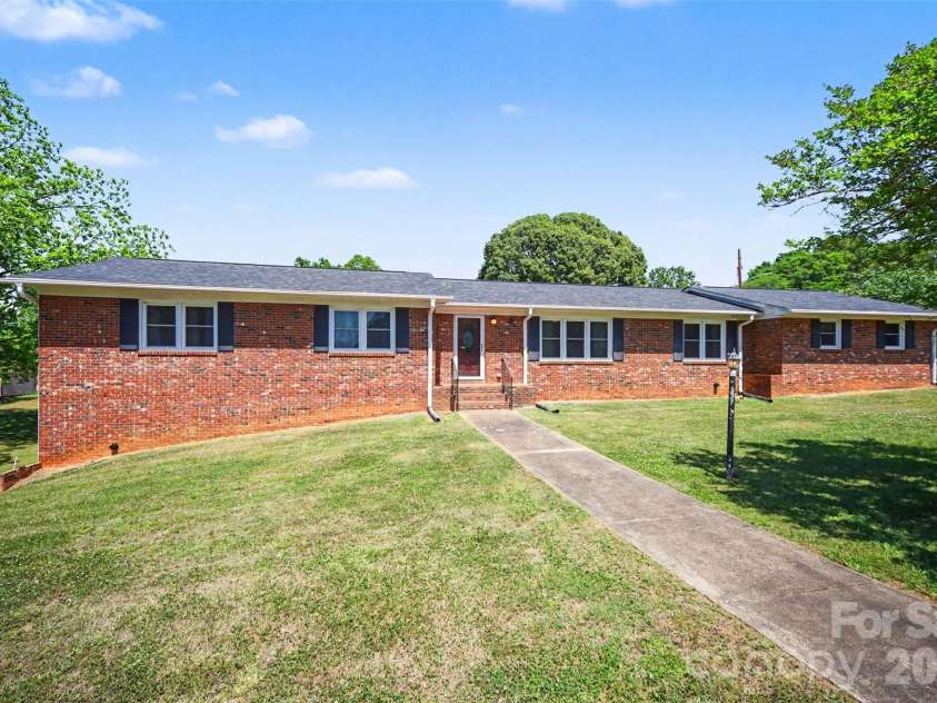 1300 Briarcliff Road, Shelby, NC 28152.  MLS# CAR4375199, YatesRealty ID 41360. 