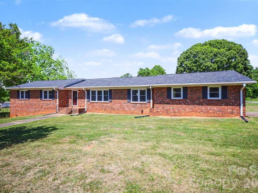 1300 Briarcliff Road, Shelby, NC 28152.  MLS# CAR4375199, YatesRealty ID 41360. 