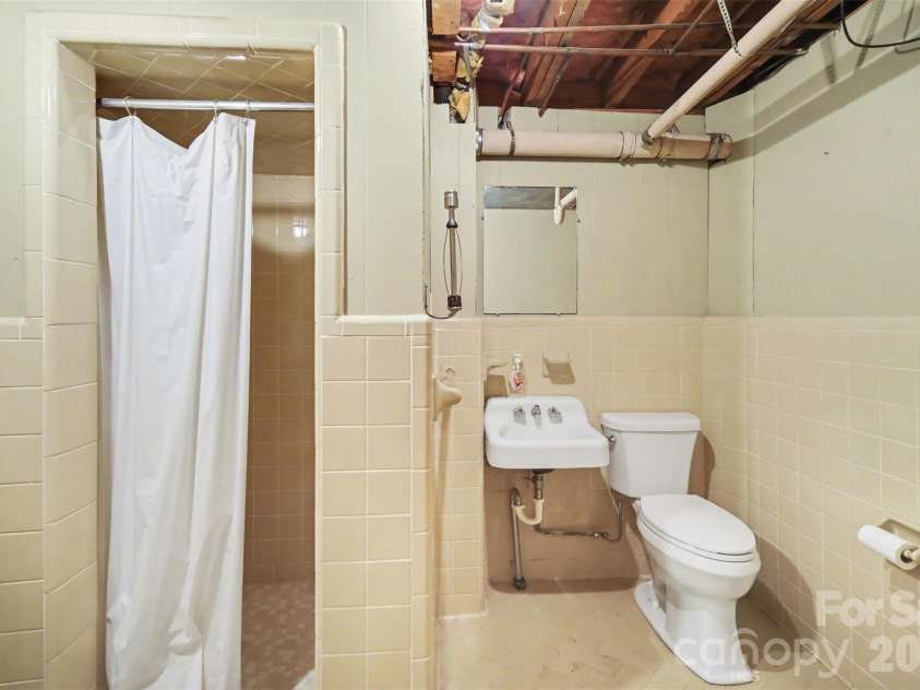 1300 Briarcliff Road, Shelby, NC 28152.  MLS# CAR4375199, YatesRealty ID 41360. Full bathroom downstairs