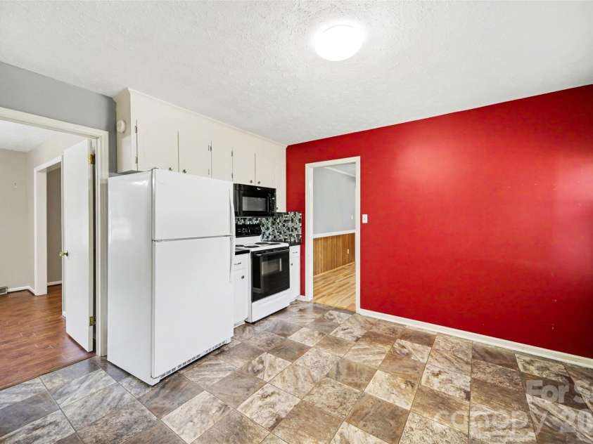1300 Briarcliff Road, Shelby, NC 28152.  MLS# CAR4375199, YatesRealty ID 41360. Kitchen