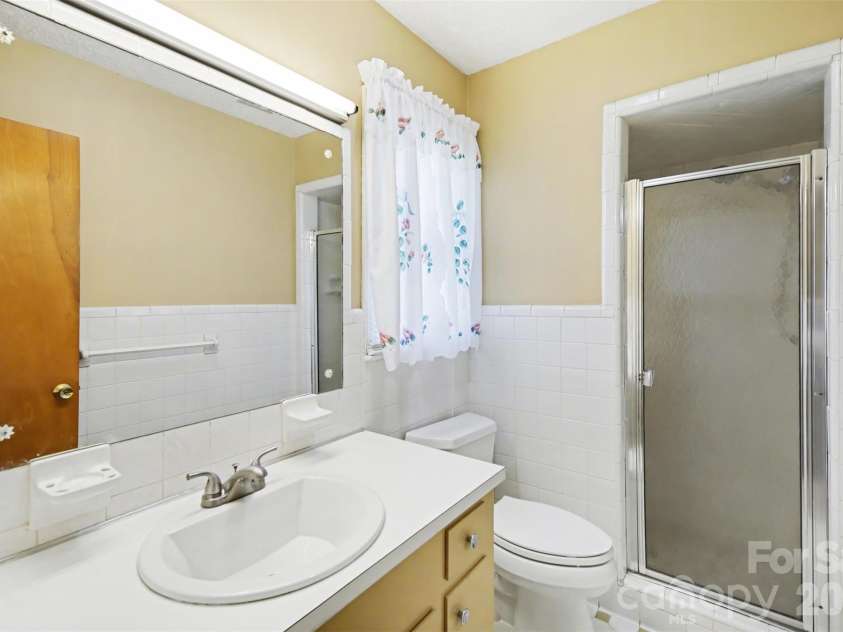 1300 Briarcliff Road, Shelby, NC 28152.  MLS# CAR4375199, YatesRealty ID 41360. Primary bedroom full bathroom
