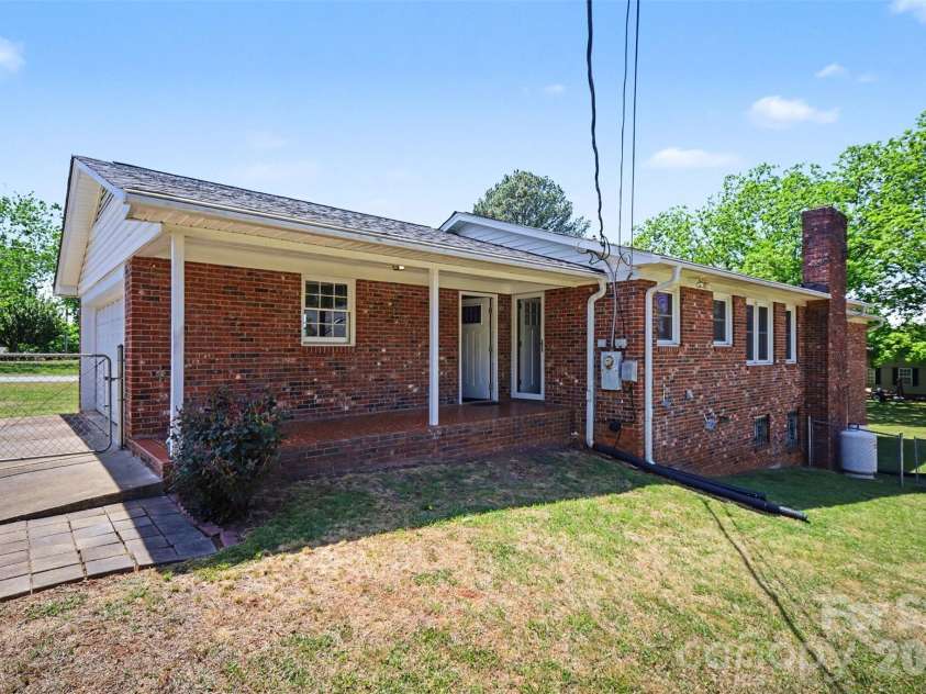1300 Briarcliff Road, Shelby, NC 28152.  MLS# CAR4375199, YatesRealty ID 41360. Rear entry and fenced back yard