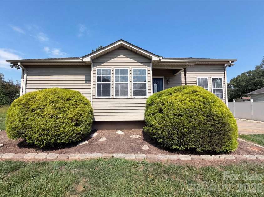 121 Driftwood Drive, Mooresville, NC 28117.  MLS# CAR4410615, YatesRealty ID 41361. 