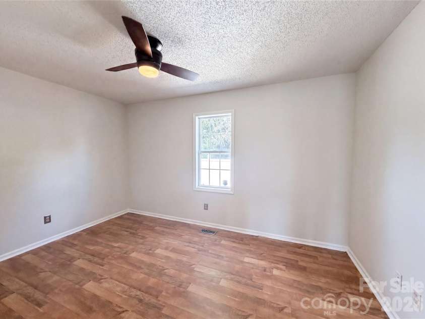 121 Driftwood Drive, Mooresville, NC 28117.  MLS# CAR4410615, YatesRealty ID 41361. 