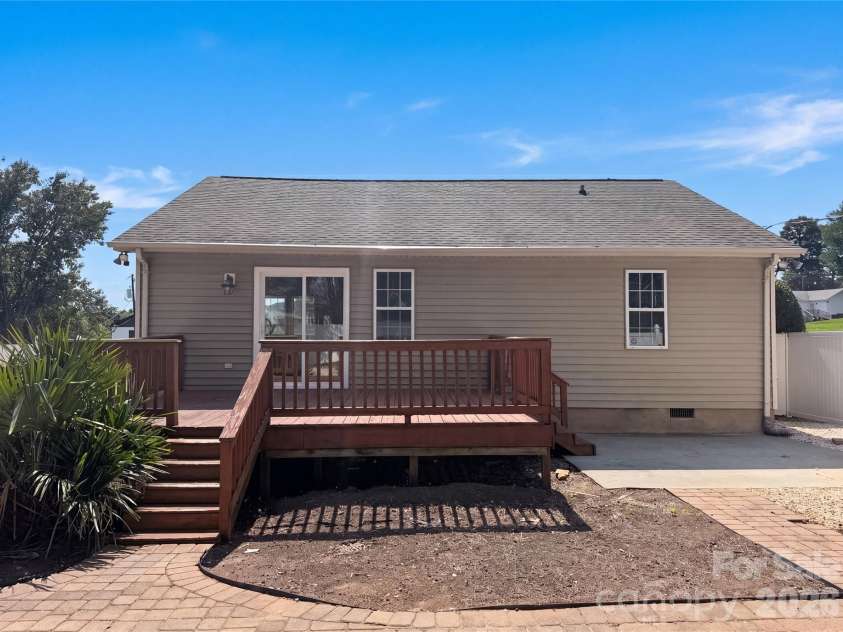 121 Driftwood Drive, Mooresville, NC 28117.  MLS# CAR4410615, YatesRealty ID 41361. 