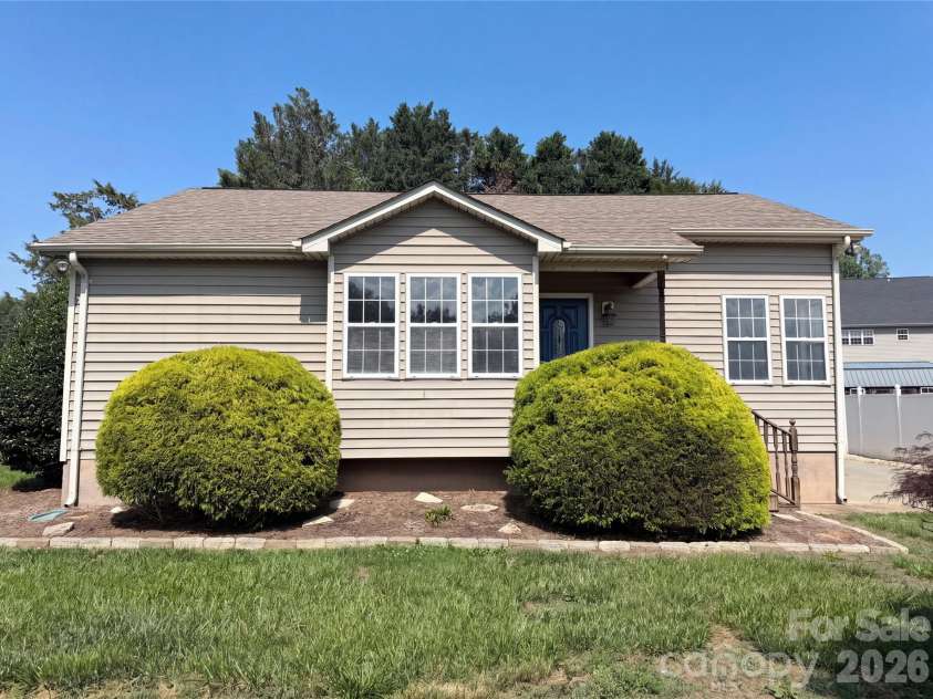 121 Driftwood Drive, Mooresville, NC 28117.  MLS# CAR4410615, YatesRealty ID 41361. 