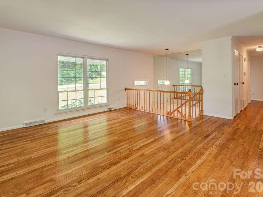 47 Bell Road, Asheville, NC 28805.  MLS# CAR4402411, YatesRealty ID 41364. 