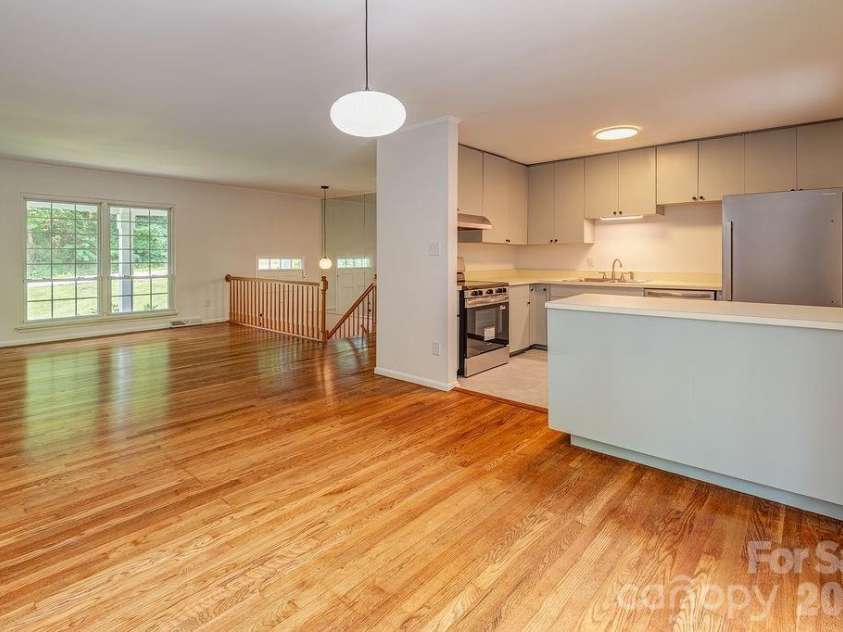 47 Bell Road, Asheville, NC 28805.  MLS# CAR4402411, YatesRealty ID 41364. 