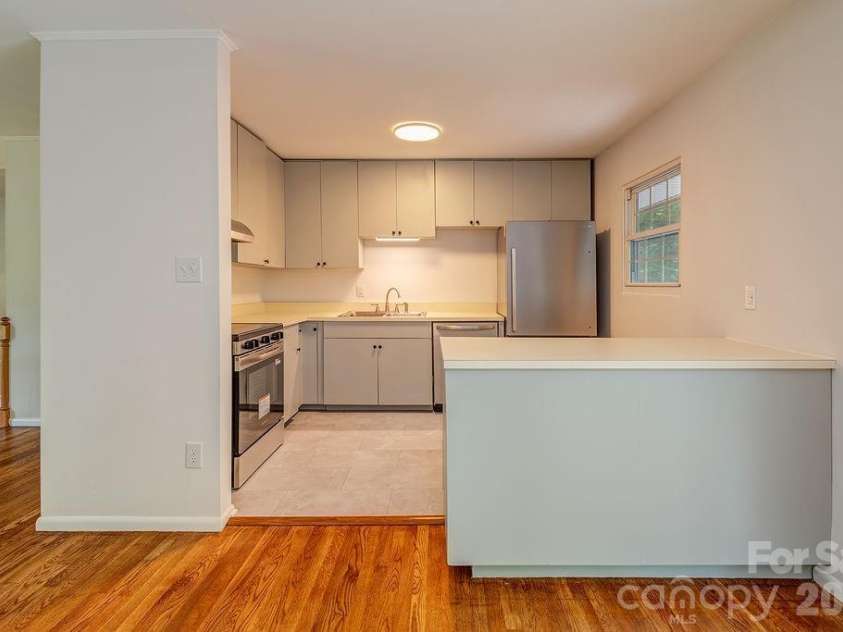 47 Bell Road, Asheville, NC 28805.  MLS# CAR4402411, YatesRealty ID 41364. 
