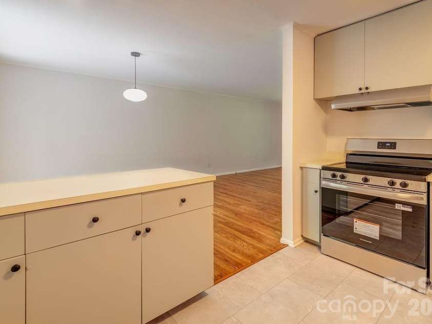 47 Bell Road, Asheville, NC 28805.  MLS# CAR4402411, YatesRealty ID 41364. 