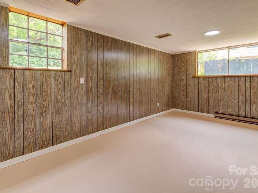 47 Bell Road, Asheville, NC 28805.  MLS# CAR4402411, YatesRealty ID 41364. 
