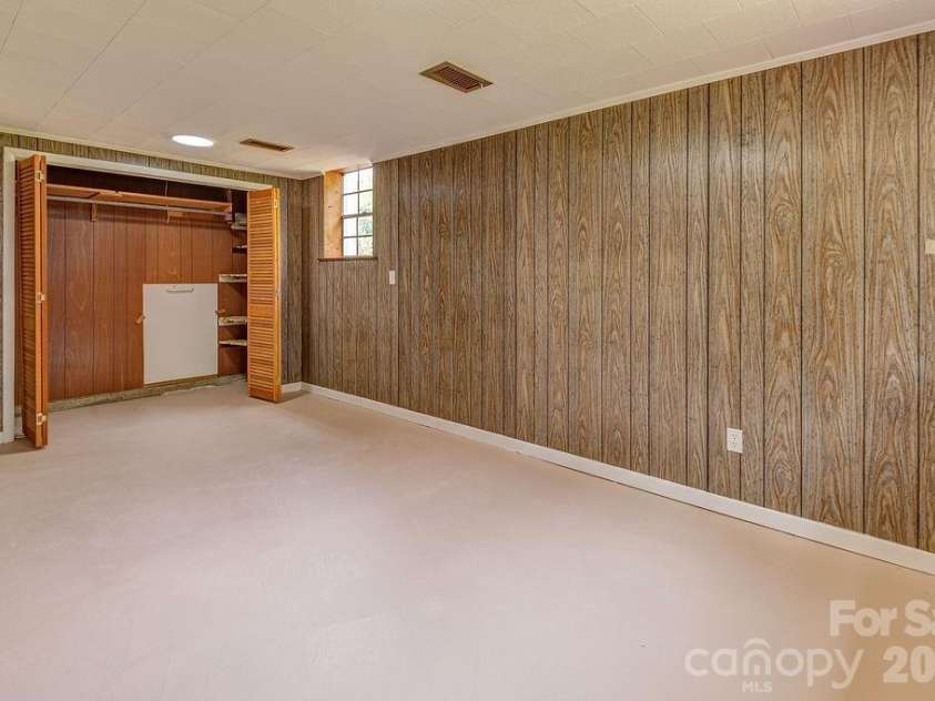 47 Bell Road, Asheville, NC 28805.  MLS# CAR4402411, YatesRealty ID 41364. 