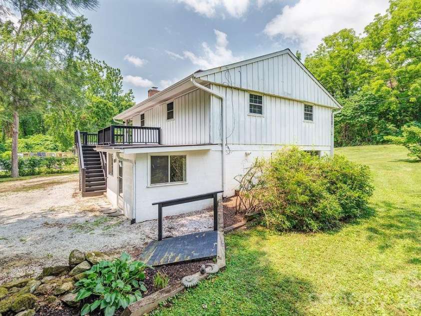 47 Bell Road, Asheville, NC 28805.  MLS# CAR4402411, YatesRealty ID 41364. 