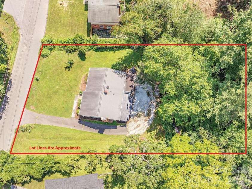 47 Bell Road, Asheville, NC 28805.  MLS# CAR4402411, YatesRealty ID 41364. 