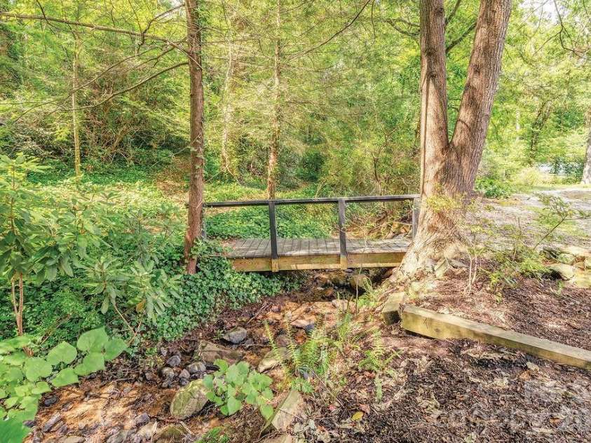 47 Bell Road, Asheville, NC 28805.  MLS# CAR4402411, YatesRealty ID 41364. 