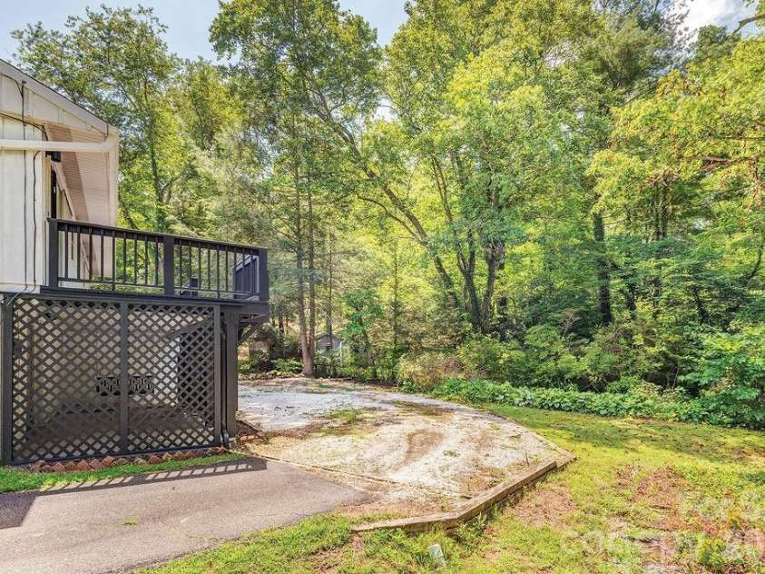 47 Bell Road, Asheville, NC 28805.  MLS# CAR4402411, YatesRealty ID 41364. 